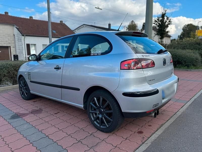 Gebraucht Seat Ibiza 74 PS (54 kW) 2002 Grau Kleinwagen