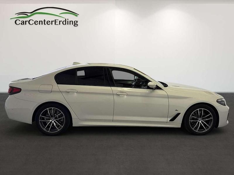 Gebraucht BMW 520 M Sport 190 PS (139 kW) 2021 Alpinweiss iii Limousine