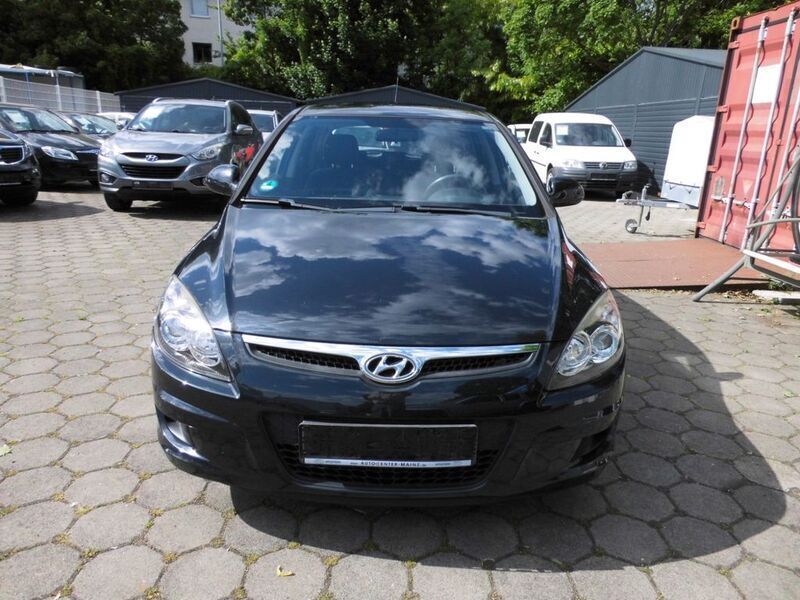 Schwarz Gebraucht 2010 Hyundai i30 Edition Limousine | 2.300 € (Superpreis) - Bild 1/4