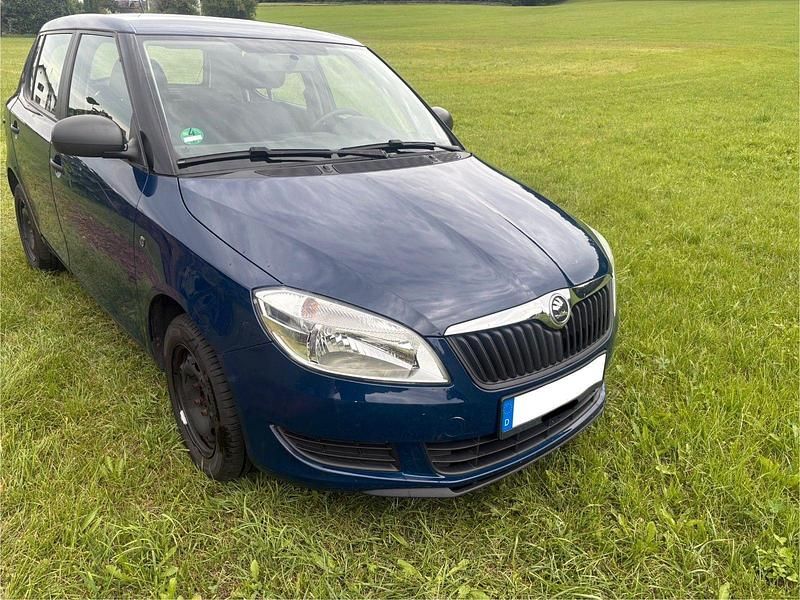 Blau Gebraucht 2013 Skoda Fabia Kleinwagen | 4.990 € (Fairer Preis) - Bild 1/4