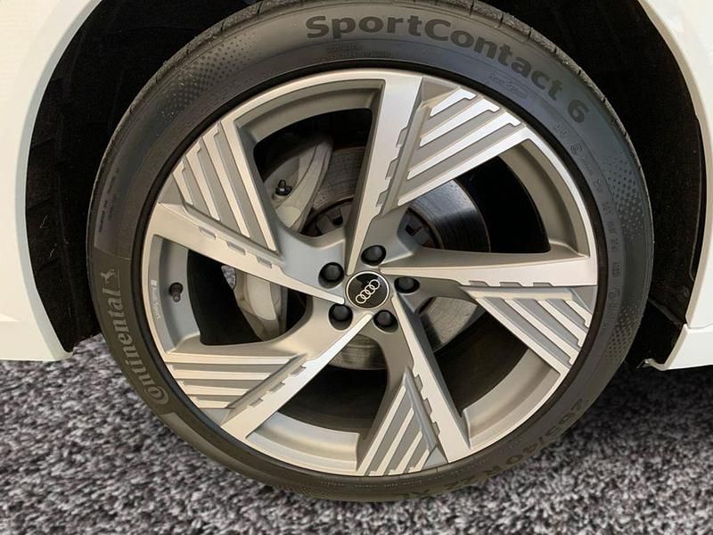 Gebraucht Audi e-tron Sportback Ambiente 300 kW (408 PS) 2022 Gletscherweiß metallic SUV