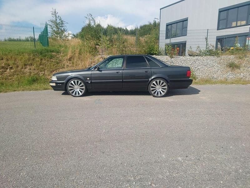 Schwarz Gebraucht 1992 Audi V8 Limousine | 22.999 € - Bild 1/4