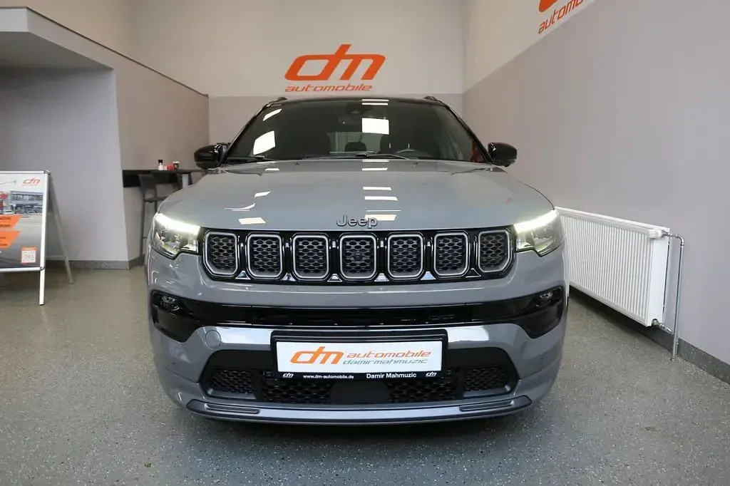 Käytetty Jeep Compass 150 HP (110 kW) 2022 Harmaa Katumaasturi