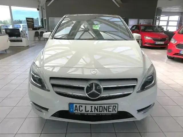 Gebraucht Mercedes B200 156 PS (114 kW) 2014 Weiß Kleinwagen