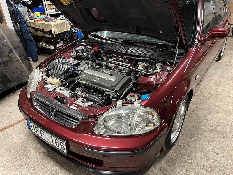 Gebraucht Honda Civic 160 PS (117 kW) 1998 Rot Limousine