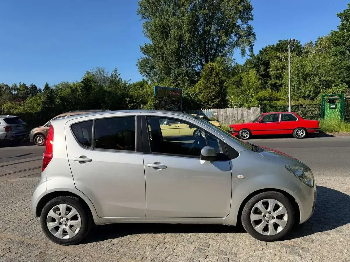 Gebraucht Opel Agila Edition 86 PS (63 kW) 2008 Stahlsilber Kleinwagen