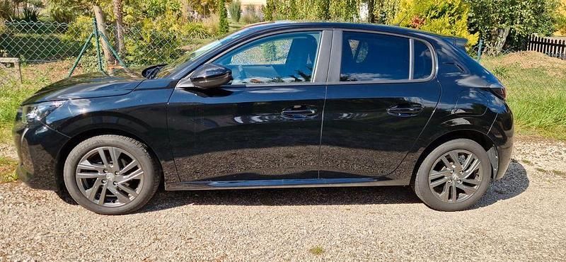 Gebraucht Peugeot 208 Active 75 PS (55 kW) 2022 Schwarz Kleinwagen