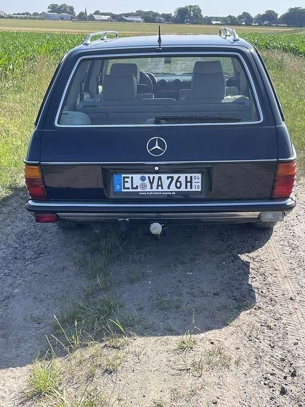 Gebraucht Mercedes 230 185 PS (136 kW) 1983 Blau Kombi