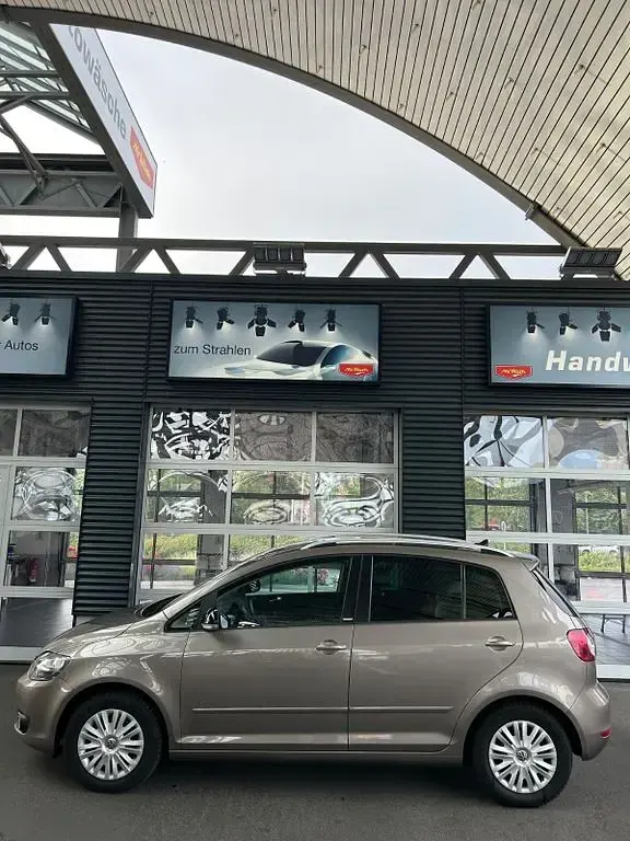Gebraucht VW Golf Plus Cross Style 105 PS (77 kW) 2011 Braun Van / Kleinbus