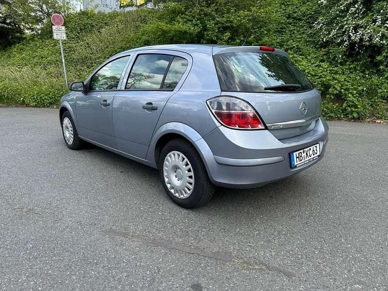 Gebraucht Opel Astra Basis 90 PS (66 kW) 2009 Grau Kleinwagen