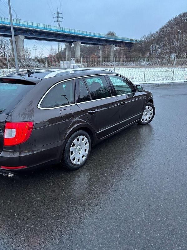 Gebraucht Skoda Superb 200 PS (147 kW) 2012 Braun Kombi