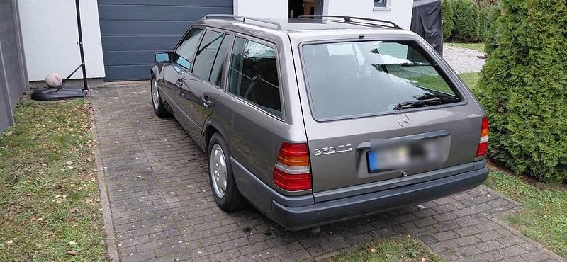 Gebraucht Mercedes E230 136 PS (100 kW) 1989 Grau Kombi