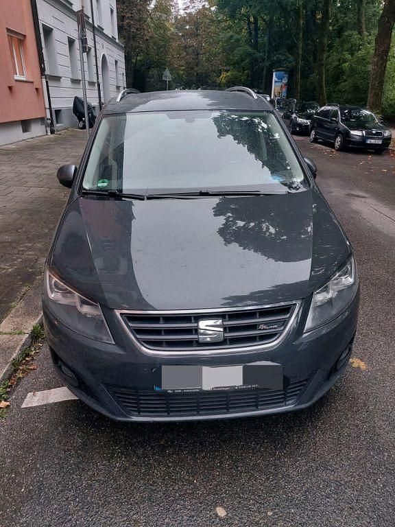 Grau Gebraucht 2017 Seat Alhambra FR-Line Van / Kleinbus | 13.500 € (Fairer Preis) - Bild 1/4