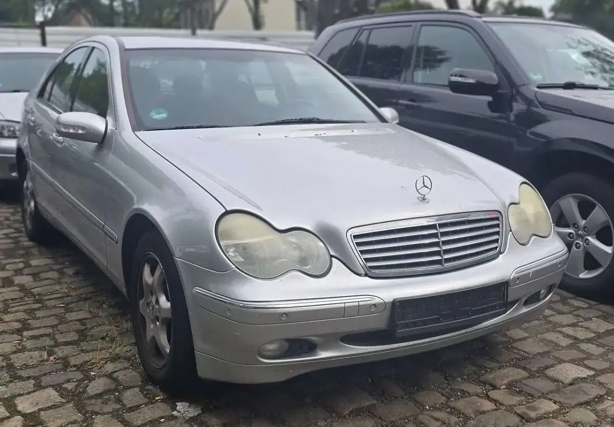 Gebraucht Mercedes C180 143 PS (105 kW) 2003 Brillantsilber  metalliclack Limousine