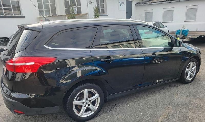 Gebraucht Ford Focus Titanium 125 PS (91 kW) 2016 Schwarz Limousine
