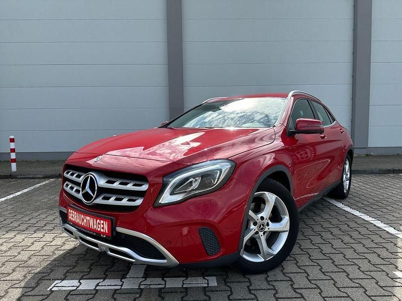Rot Gebraucht 2018 Mercedes GLA250 Urban SUV | 20.490 € (Guter Preis) - Bild 1/4