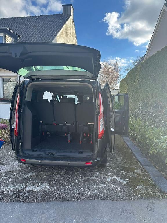 Gebraucht Ford Tourneo 170 PS (125 kW) 2017 Grau Van / Kleinbus