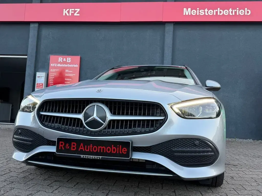 Gebraucht Mercedes C200 163 PS (119 kW) 2023 Silber Limousine