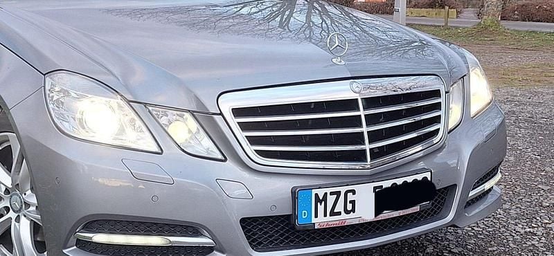 Gebraucht Mercedes E220 180 PS (132 kW) 2010 Grau Kombi