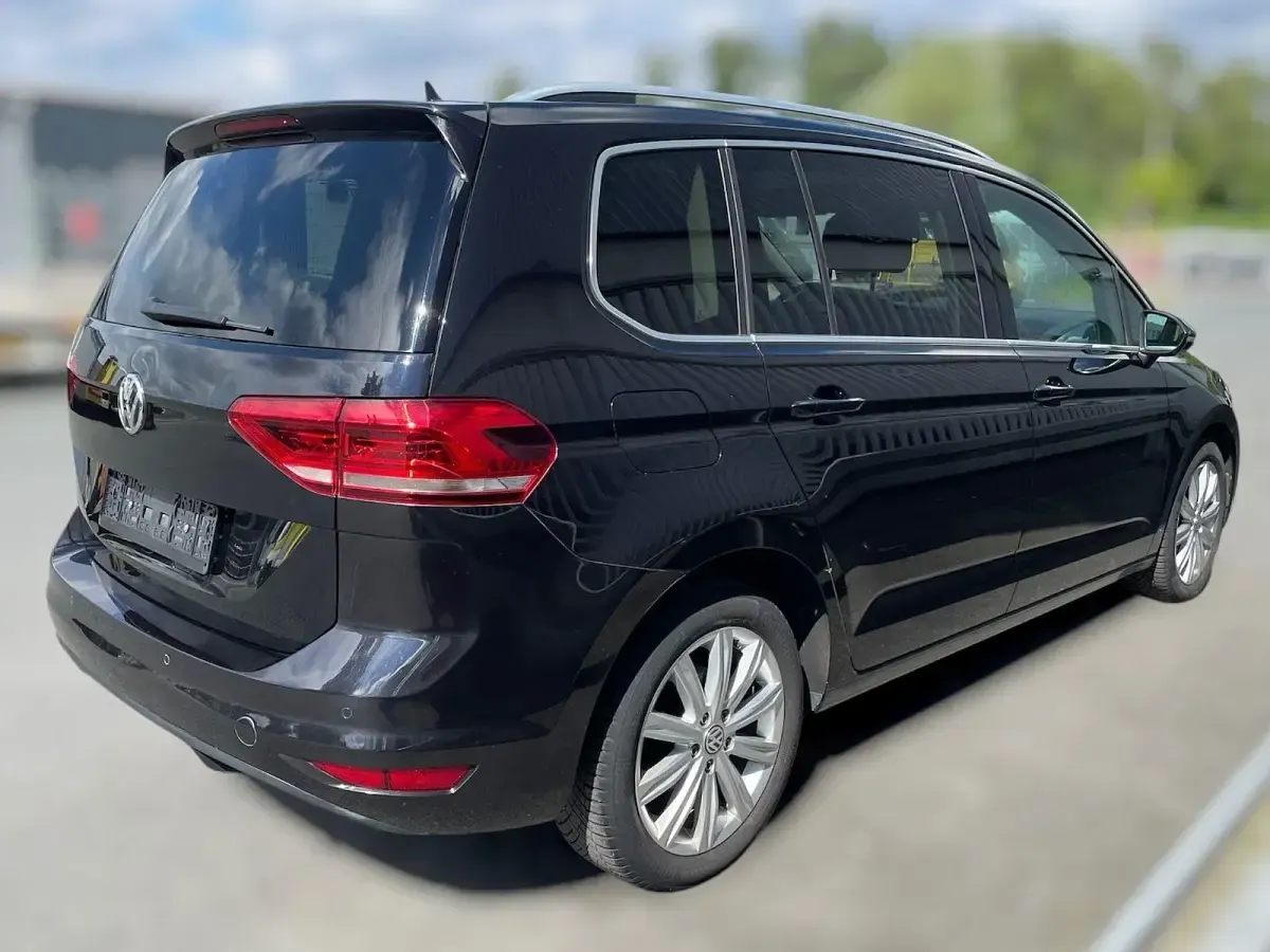 Gebraucht VW Touran Highline 150 PS (110 kW) 2020 Schwarz Van / Kleinbus