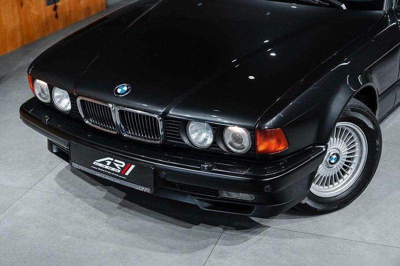 Gebraucht BMW 750 299 PS (219 kW) 1993 Schwarz Limousine
