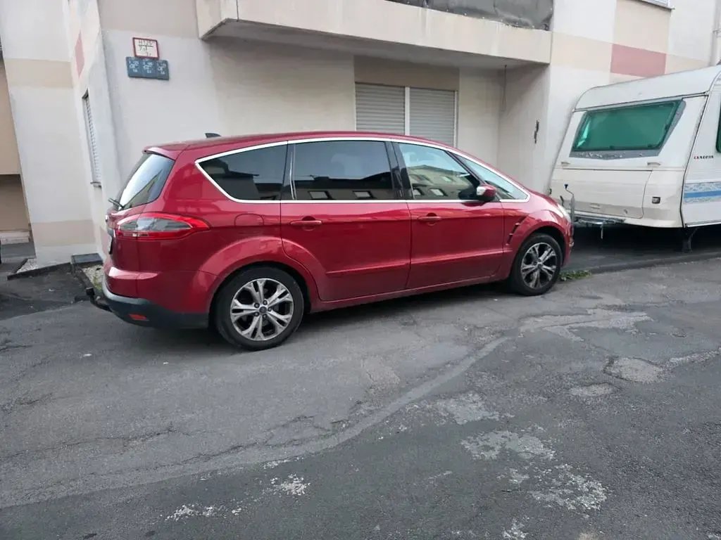 Gebraucht Ford S-MAX Titanium 163 PS (119 kW) 2015 Rot Van / Kleinbus