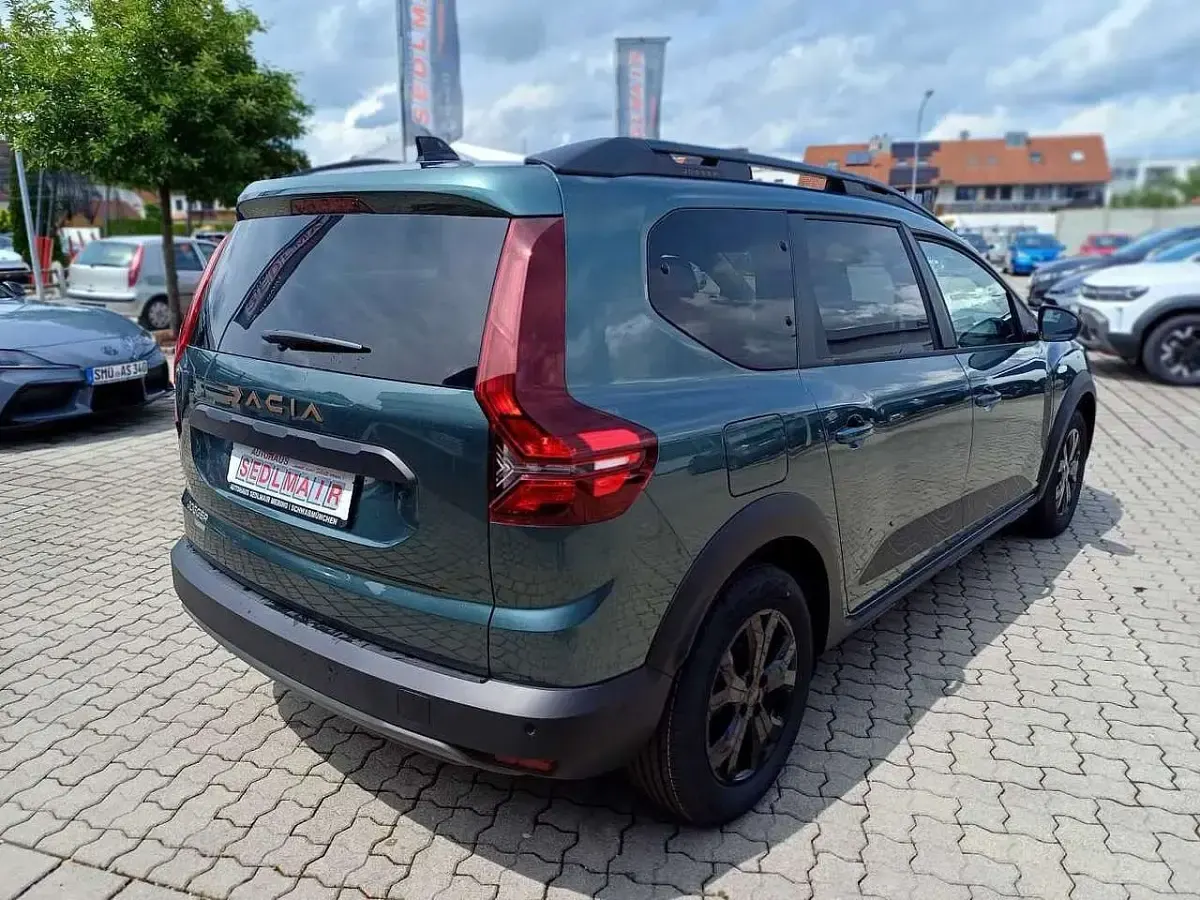 Gebraucht Dacia Jogger Extreme 140 PS (102 kW) 2026 Zedergrün Van / Kleinbus