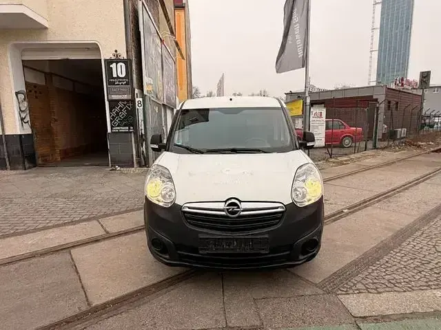 Używany Opel Combo 193 KM (141 kW) 2017 Biały Minivan