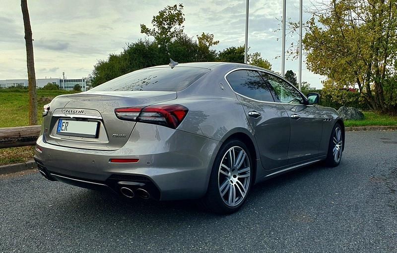 Grau Gebraucht 2016 Maserati Ghibli Coupé | 29.900 € (Fairer Preis) - Bild 1/4