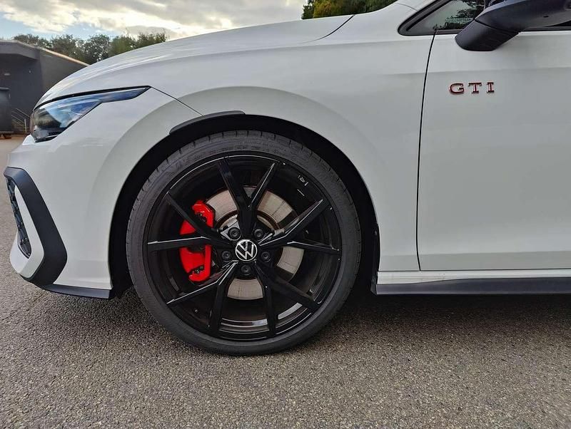 Second-hand VW Golf VIII GTI 265 CP (194 kW) 2024 Alb Berlinǎ