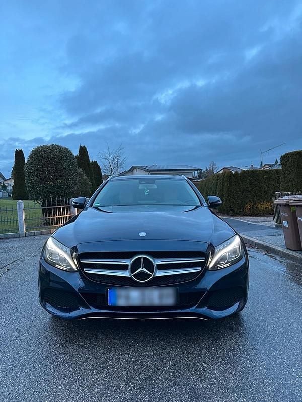 Blau Gebraucht 2015 Mercedes C250 Kombi | 10.000 € (Guter Preis) - Bild 1/4