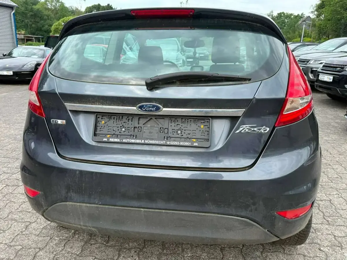 Gebraucht Ford Fiesta Titanium 90 PS (66 kW) 2009 Royalgrau met. Kleinwagen