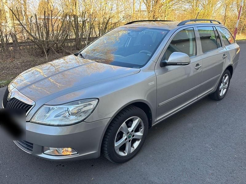 Gebraucht Skoda Octavia Elegance 105 PS (77 kW) 2011 Beige Kombi