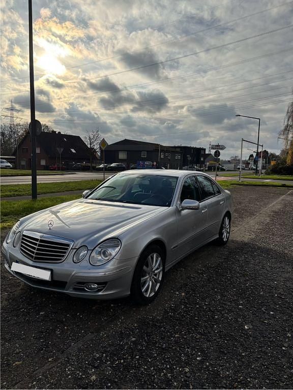Silber Gebraucht 2006 Mercedes E280 Avantgarde Limousine | 5.300 € (Guter Preis) - Bild 1/4