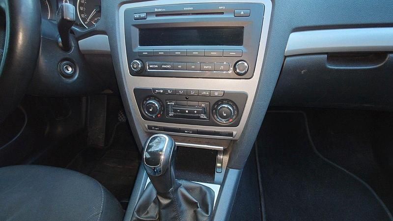 Gebraucht Skoda Octavia Elegance 122 PS (89 kW) 2012 Silber Kombi