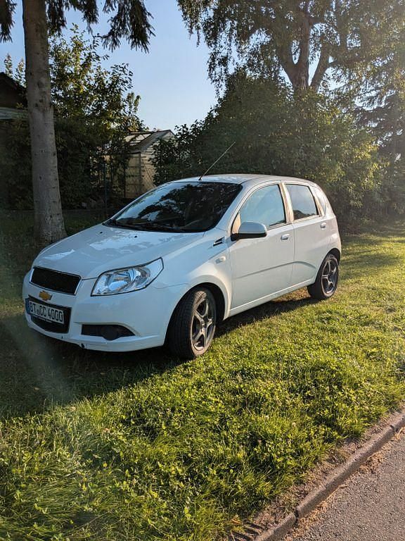 Weiß Gebraucht 2010 Chevrolet Aveo LS Limousine | 2.140 € (Guter Preis) - Bild 1/4