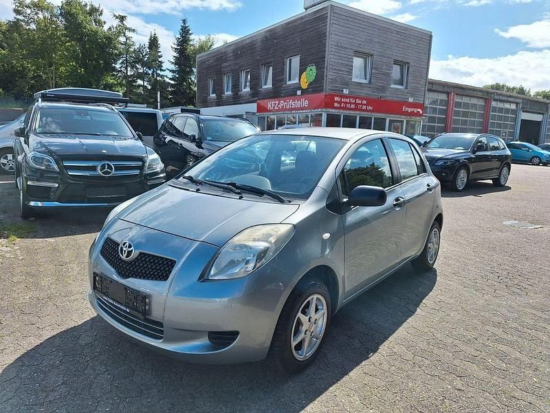 Silber Gebraucht 2007 Toyota Yaris Basis Limousine | 2.900 € (Fairer Preis) - Bild 1/4