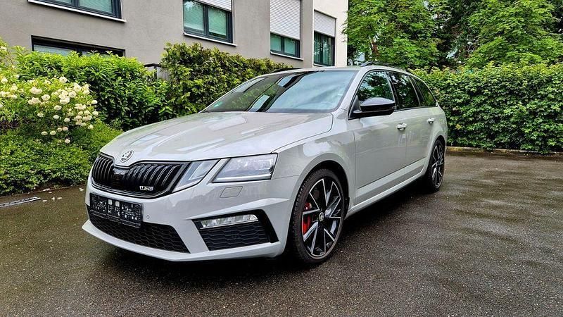 Grau Gebraucht 2020 Skoda Octavia RS Kombi | 23.300 € (Guter Preis) - Bild 1/4