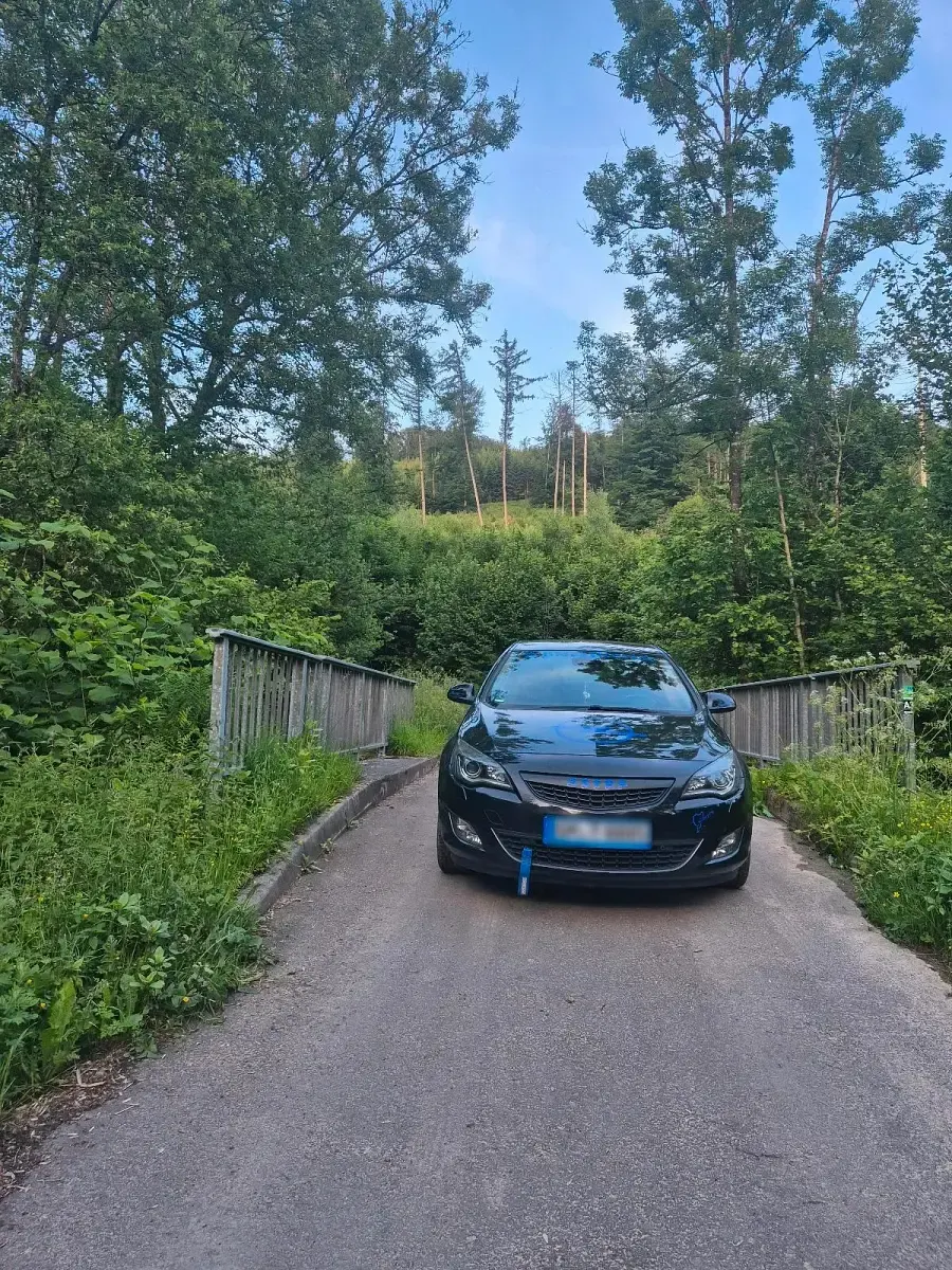 Gebraucht Opel Astra 140 PS (102 kW) 2010 Schwarz Limousine