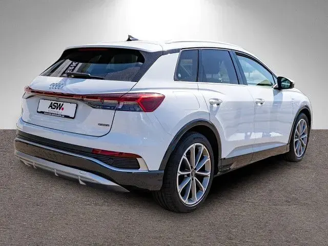 Gebraucht Audi Q4 e-tron S-Line 194 kW (265 PS) 2023 Gletscherweiß metallic SUV