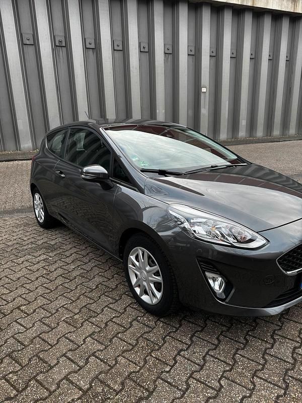 Gebraucht Ford Fiesta 101 PS (74 kW) 2018 Grau Kleinwagen