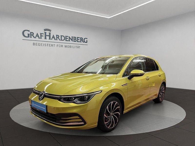 Gebraucht VW Golf VIII Style 190 PS (139 kW) 2024 Gelb Limousine