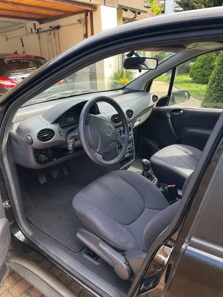 Second-hand Mercedes A140 82 CP (60 kW) 2000 Negru Hatchback