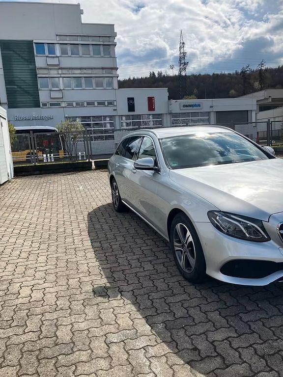 Gebraucht Mercedes E220 Avantgarde 194 PS (142 kW) 2019 Silber Limousine