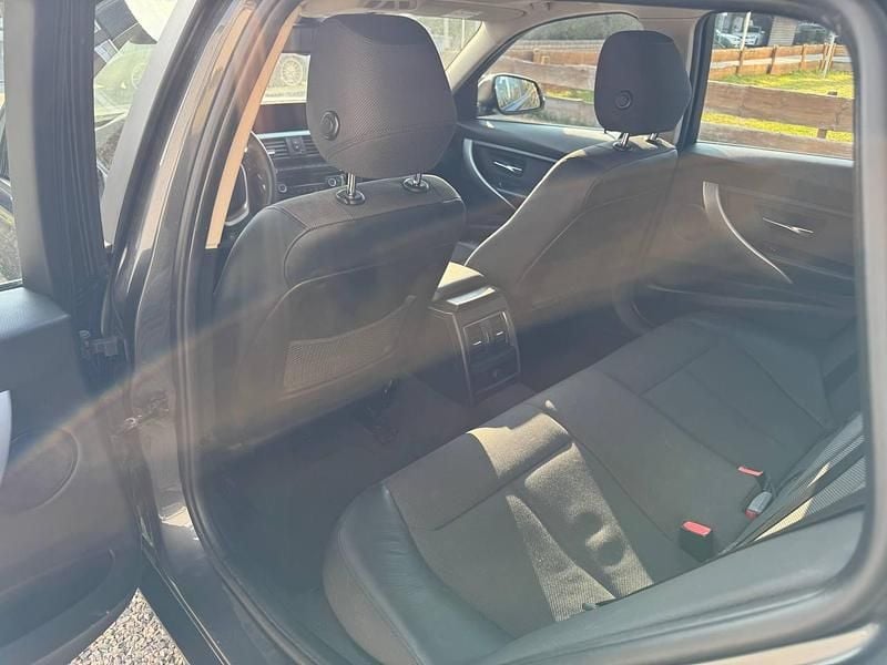 Gebraucht BMW 318 Advantage 150 PS (110 kW) 2017 Grau Kombi