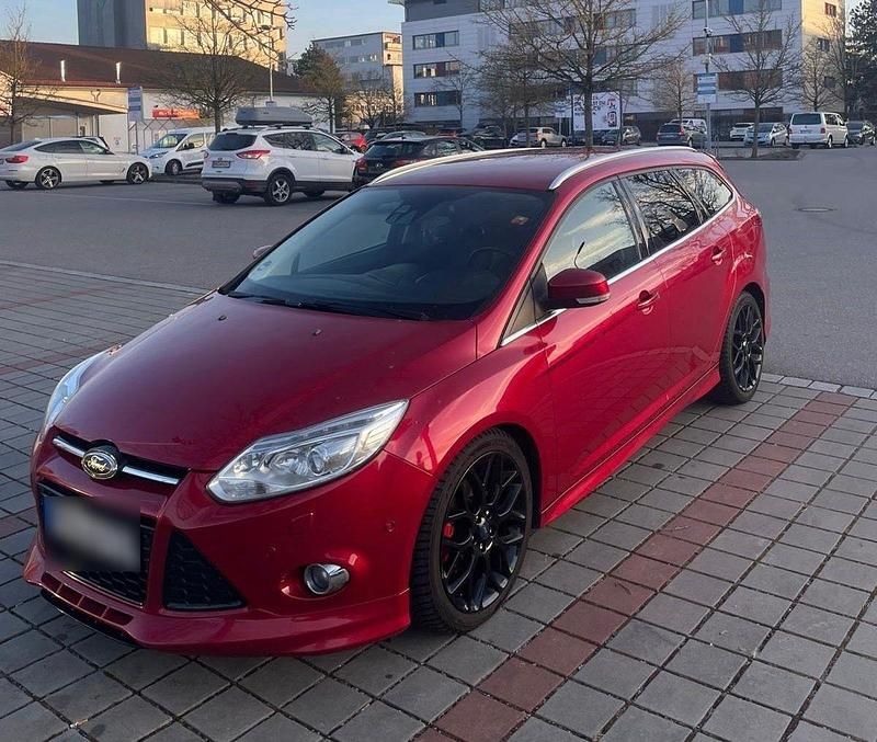 Gebraucht Ford Focus ST-Line 163 PS (119 kW) 2013 Rot Kombi