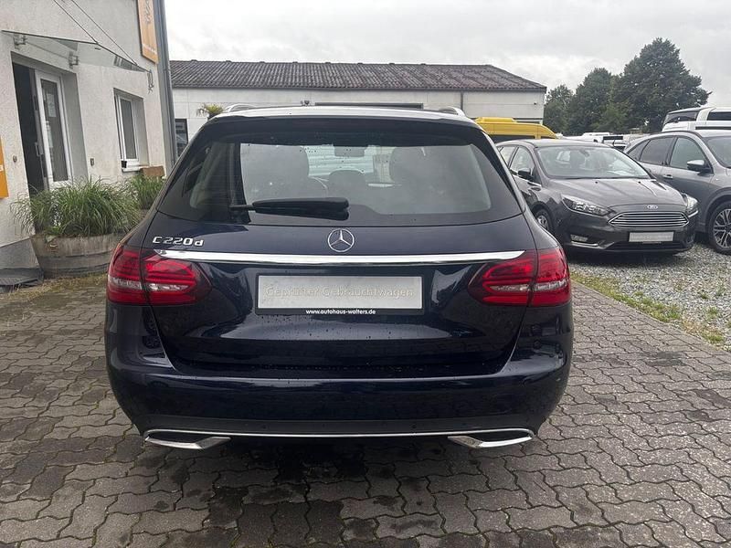 Gebraucht Mercedes C220 Avantgarde 194 PS (142 kW) 2020 Blau Limousine