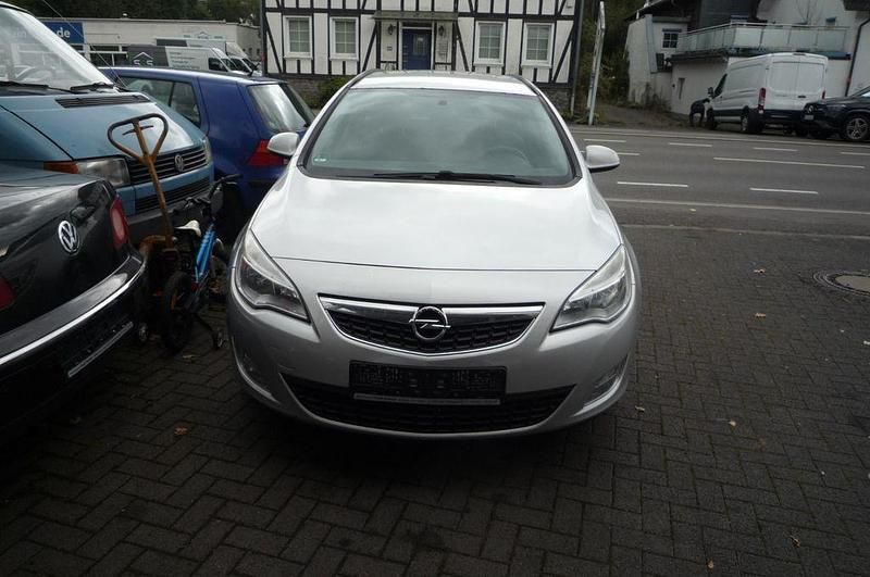 Gebraucht Opel Astra 125 PS (91 kW) 2012 Argon silber/ice silver (m2) Kombi