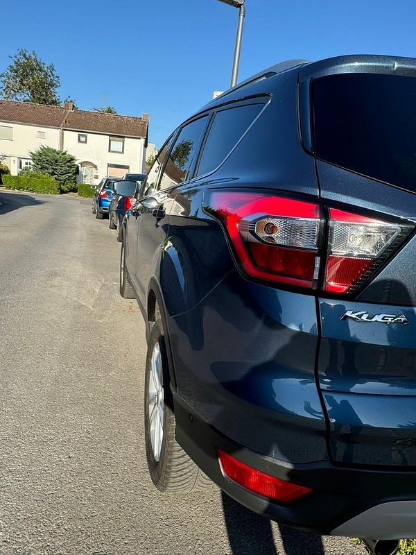 Gebraucht Ford Kuga Titanium 150 PS (110 kW) 2019 Blau SUV