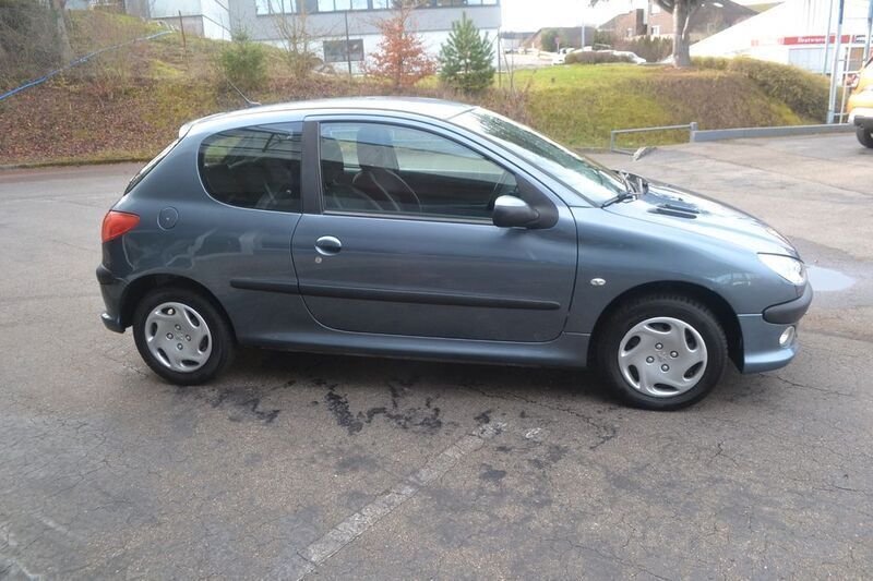 Grau Gebraucht 2005 Peugeot 206 Filou Kleinwagen | 3.890 € (Teuer) - Bild 1/4